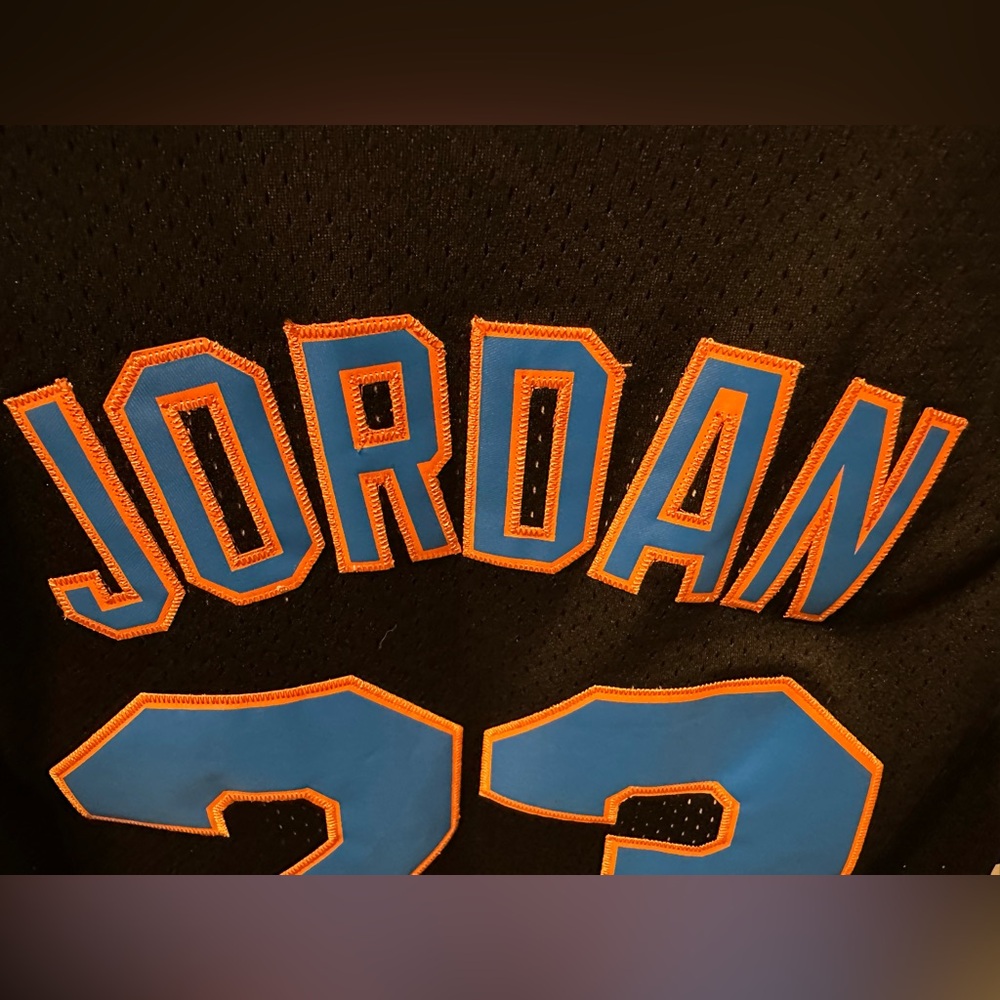 Michael Jordan #23 Tune Squad VTG Authentic Champion Black Jersey Size M in VGC - Picture 12 of 16